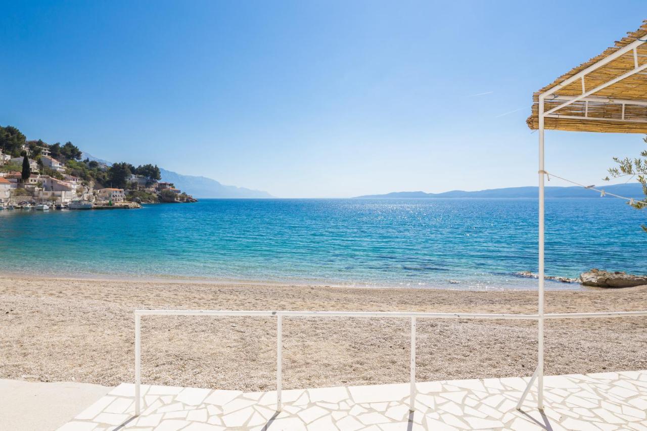 Beachfront Holiday Home - Private Heated Pool ミミツェ エクステリア 写真