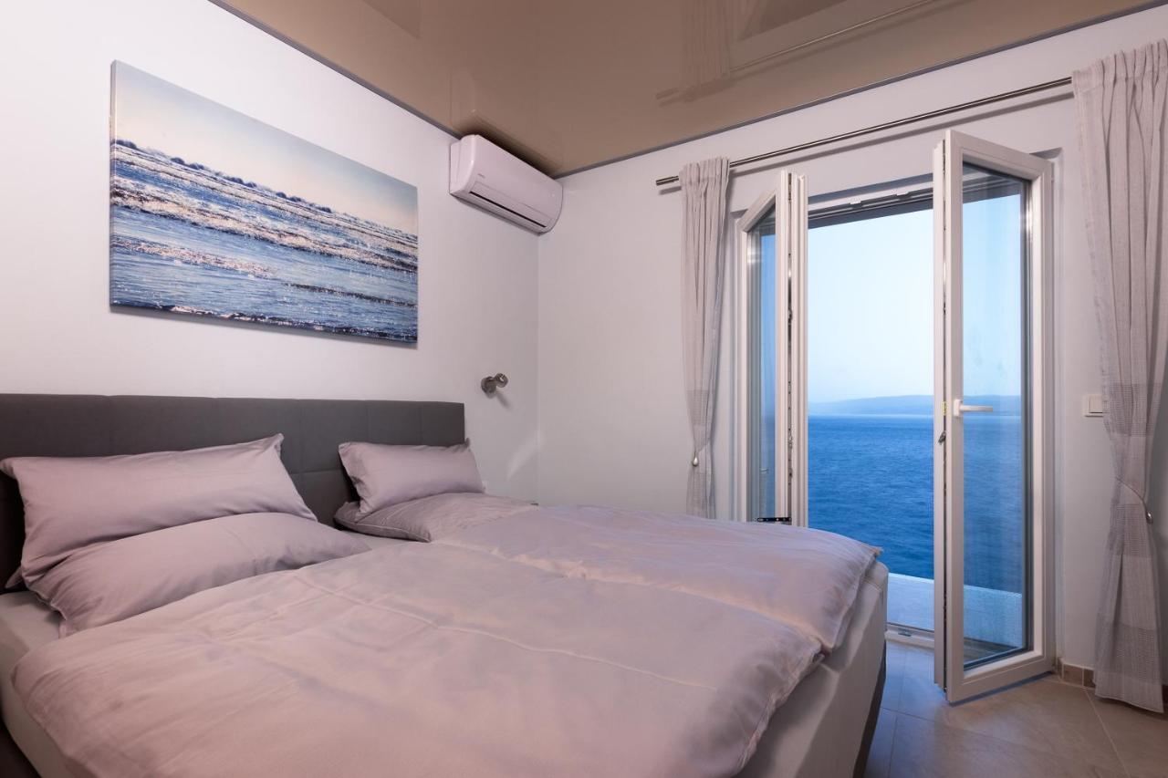 Beachfront Holiday Home - Private Heated Pool ミミツェ エクステリア 写真
