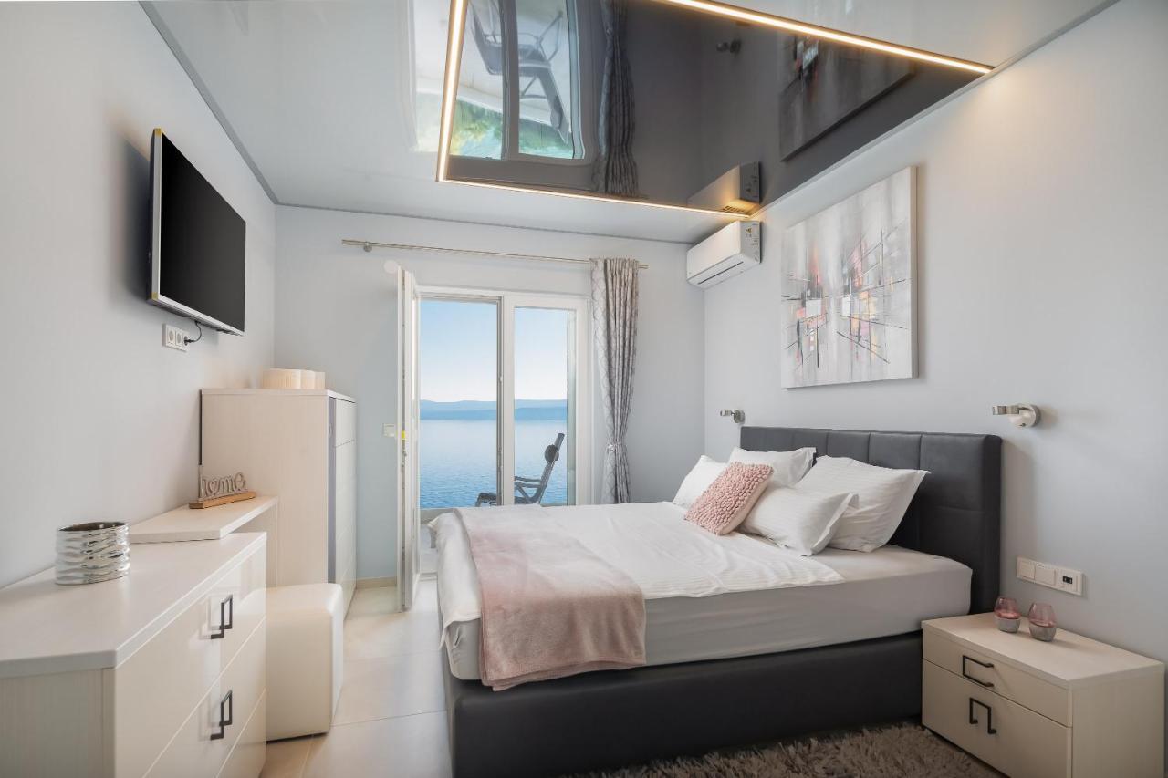 Beachfront Holiday Home - Private Heated Pool ミミツェ エクステリア 写真