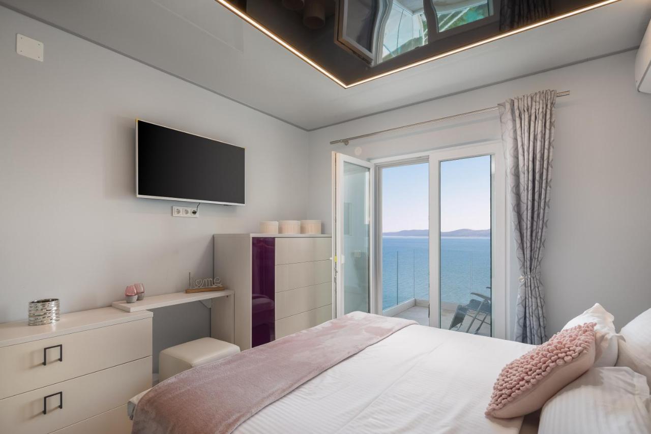 Beachfront Holiday Home - Private Heated Pool ミミツェ エクステリア 写真