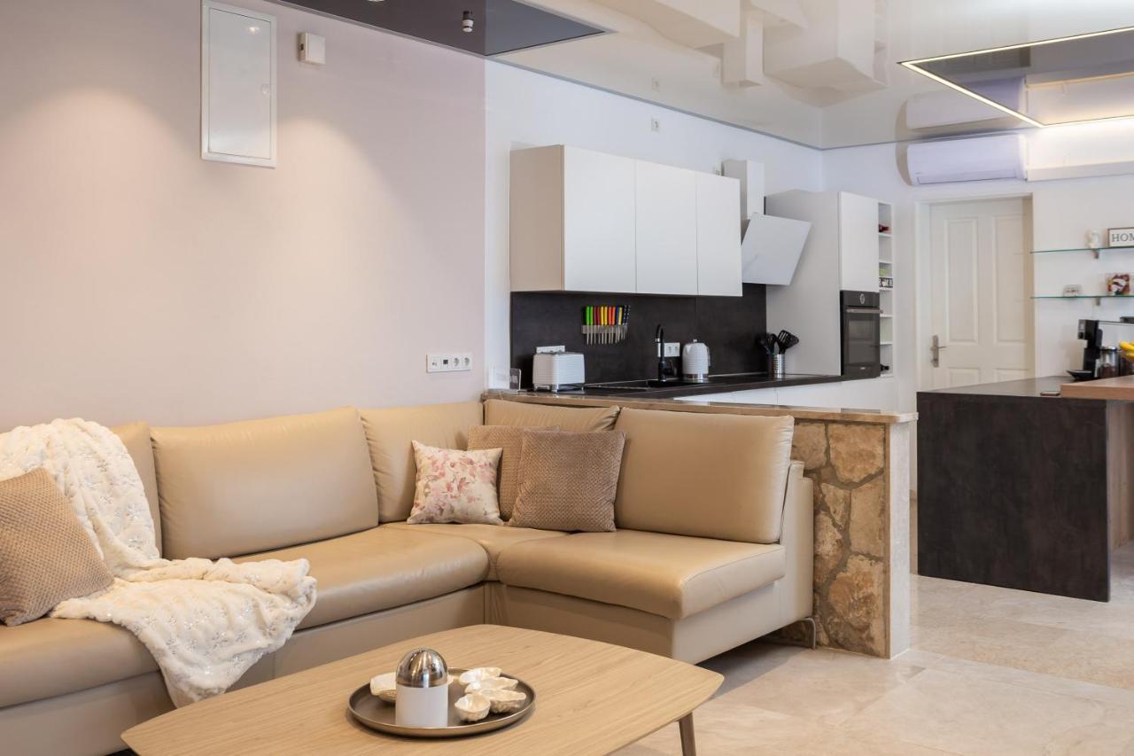 Beachfront Holiday Home - Private Heated Pool ミミツェ エクステリア 写真