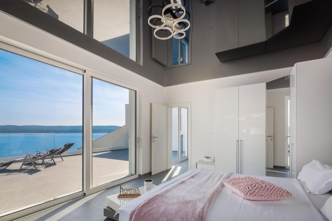 Beachfront Holiday Home - Private Heated Pool ミミツェ エクステリア 写真