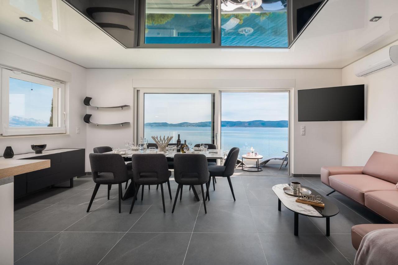 Beachfront Holiday Home - Private Heated Pool ミミツェ エクステリア 写真
